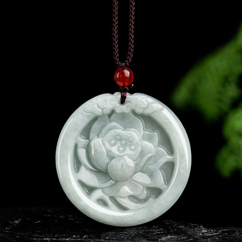 Collier de prospérité sculpté en fleur de lotus en jade naturel
