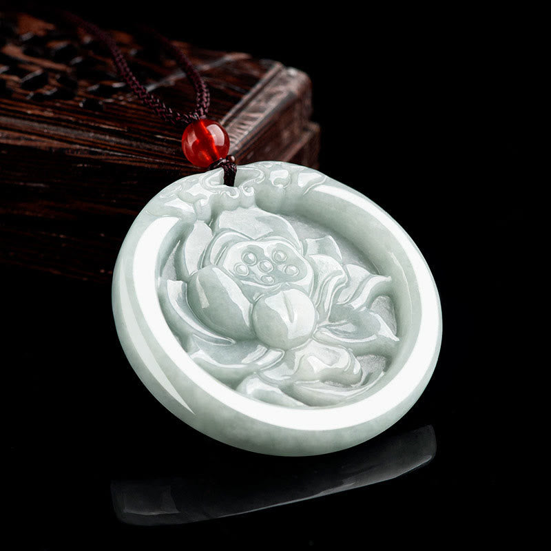 Collier de prospérité sculpté en fleur de lotus en jade naturel
