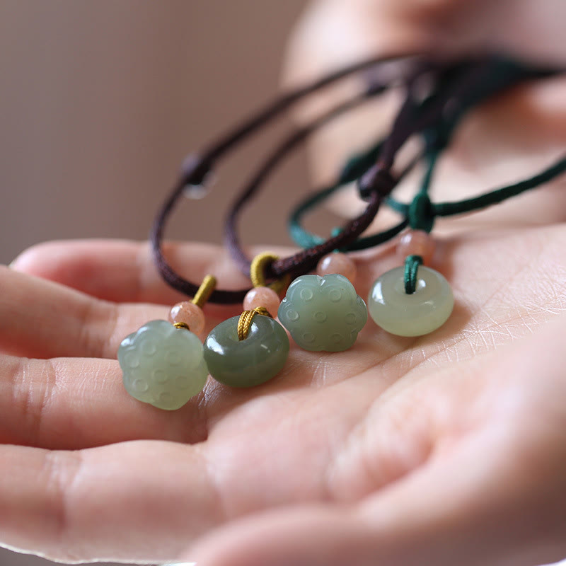 Collier en jade naturel avec boucle de paix et lotus | Énergie d'abondance