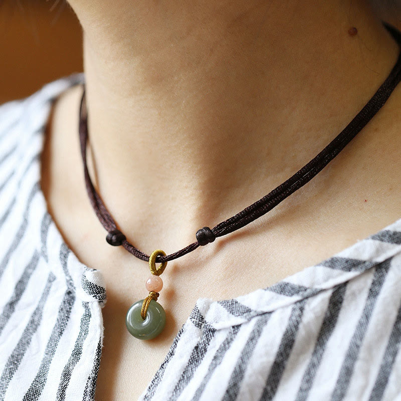 Collier en jade naturel avec boucle de paix et lotus | Énergie d'abondance