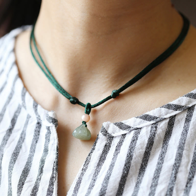 Collier en jade naturel avec boucle de paix et lotus | Énergie d'abondance