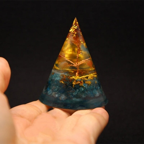 Pyramide d'orgone en apatite de joie naturelle