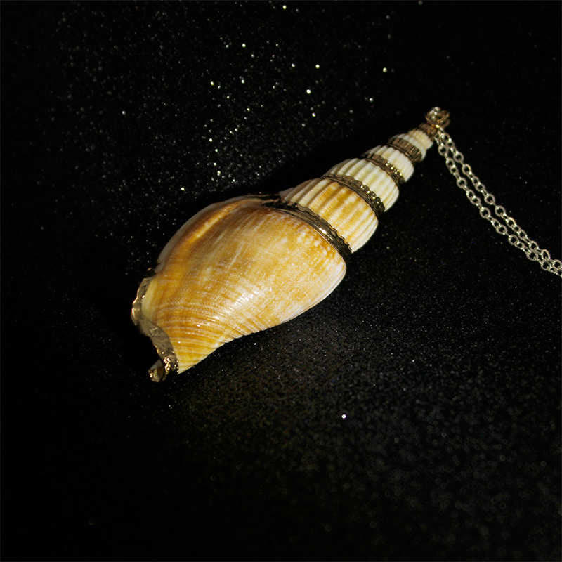 Collier spirituel porte-bonheur en coquillage de conque Shankha naturel