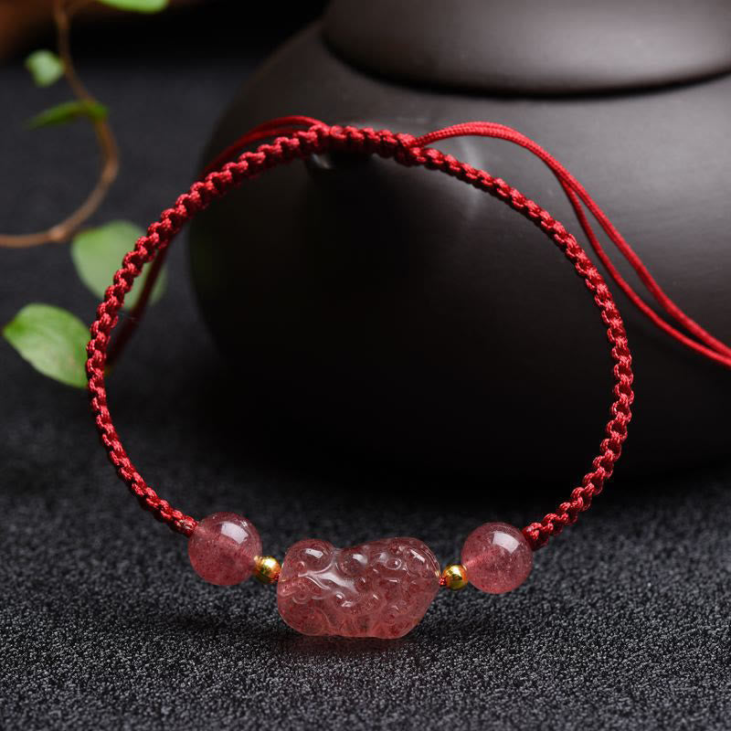 Bracelet PiXiu en quartz fraise naturel et fil rouge pour la chance