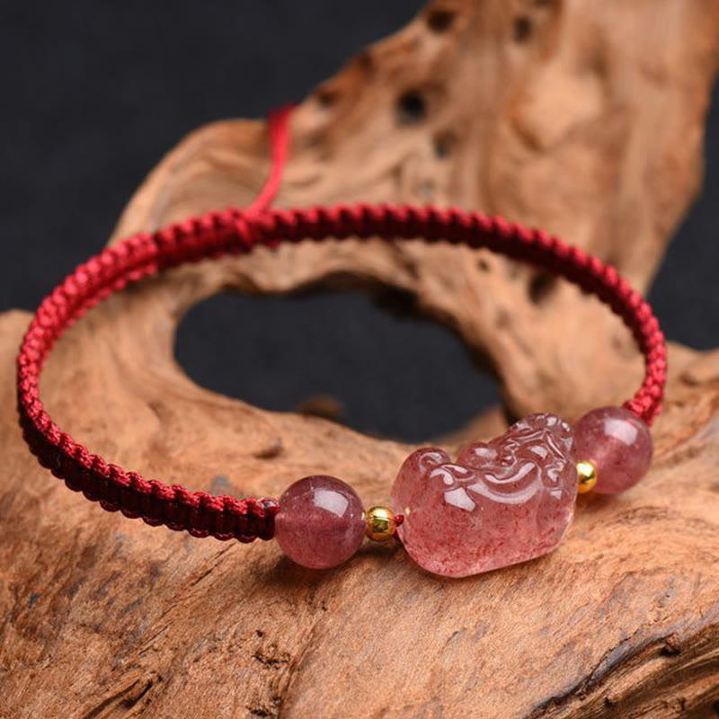 Bracelet PiXiu en quartz fraise naturel et fil rouge pour la chance