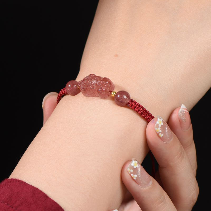 Bracelet PiXiu en quartz fraise naturel et fil rouge pour la chance