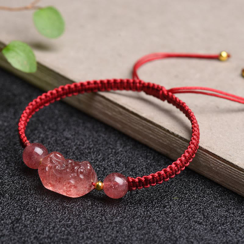 Bracelet PiXiu en quartz fraise naturel et fil rouge pour la chance