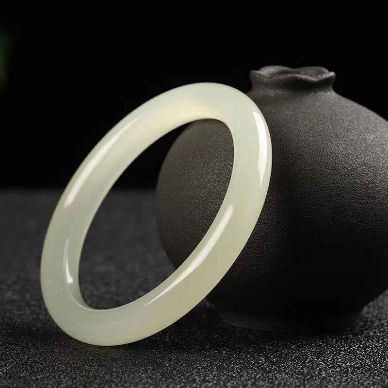 Bracelet jonc en jade vert blanc naturel pour la prospérité 56 mm