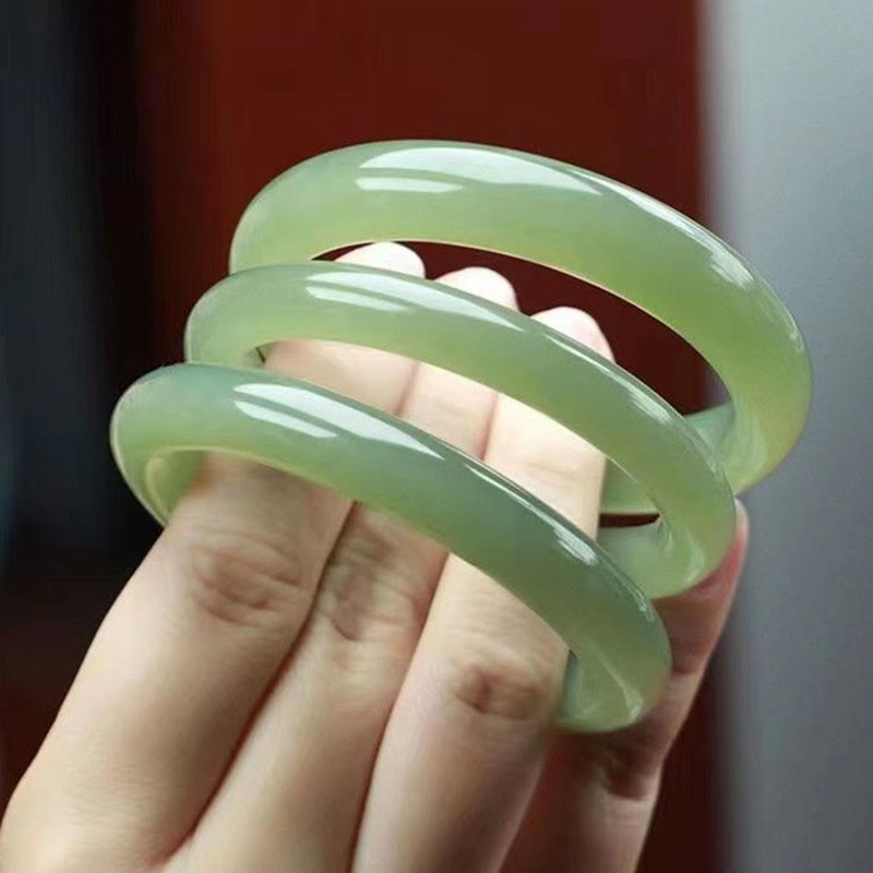 Bracelet jonc en jade vert blanc naturel pour la prospérité 56 mm