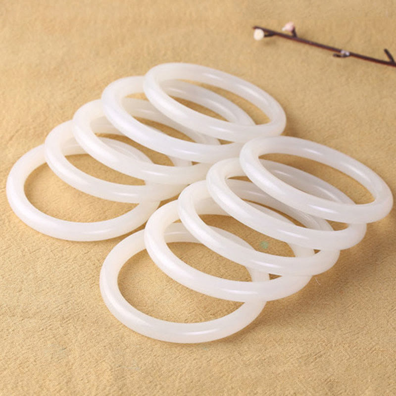 Bracelet jonc en jade vert blanc naturel pour la prospérité 56 mm