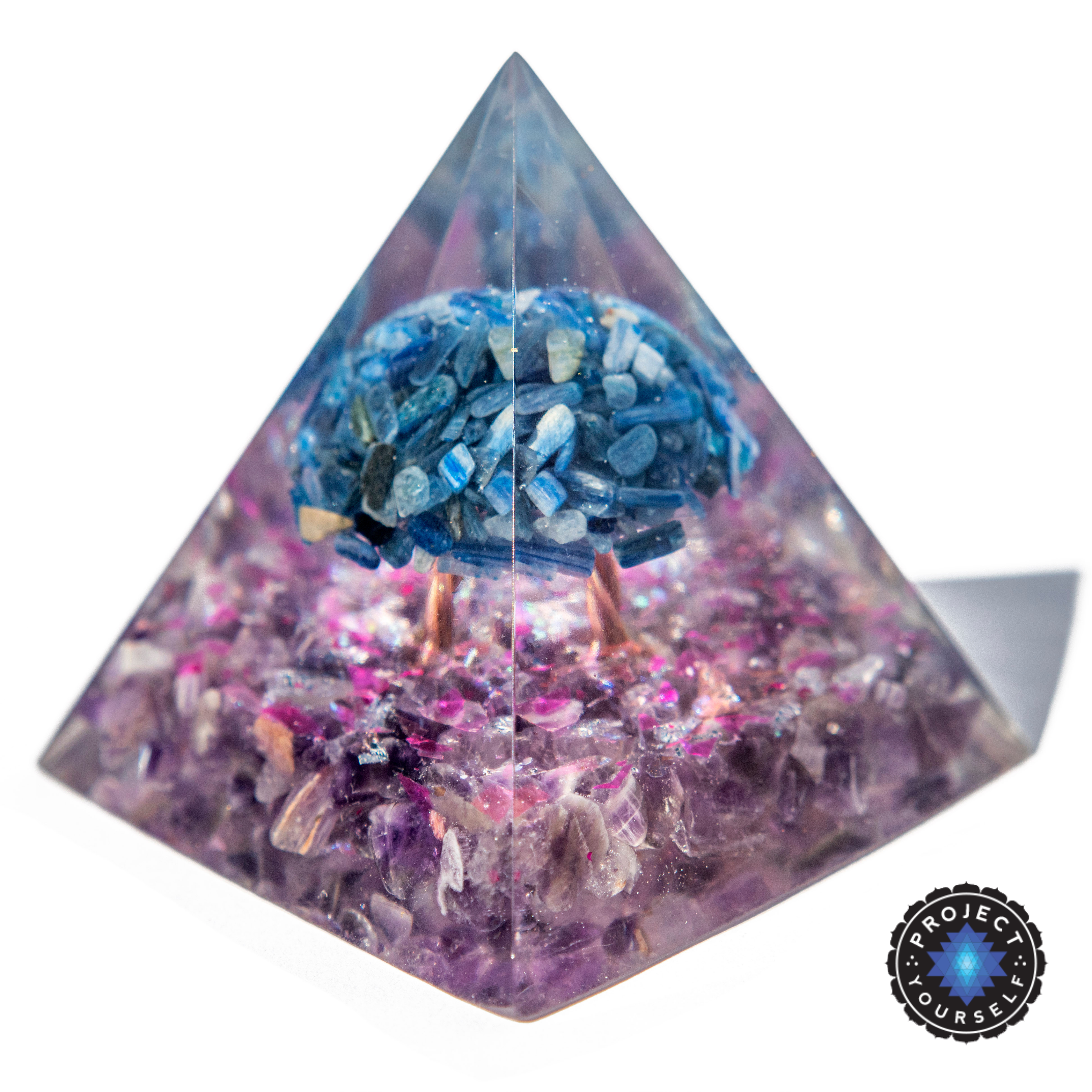 Pyramide d'orgone de l'arbre de vie nourrissant