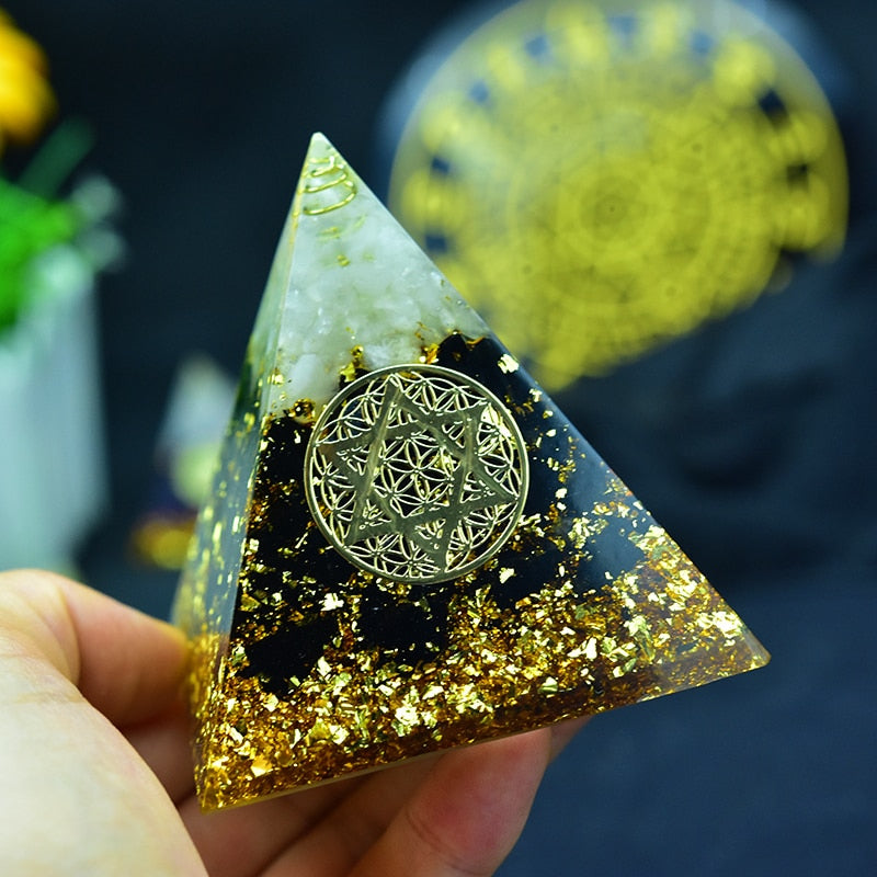 Pyramide d'orgone protectrice d'obsidienne