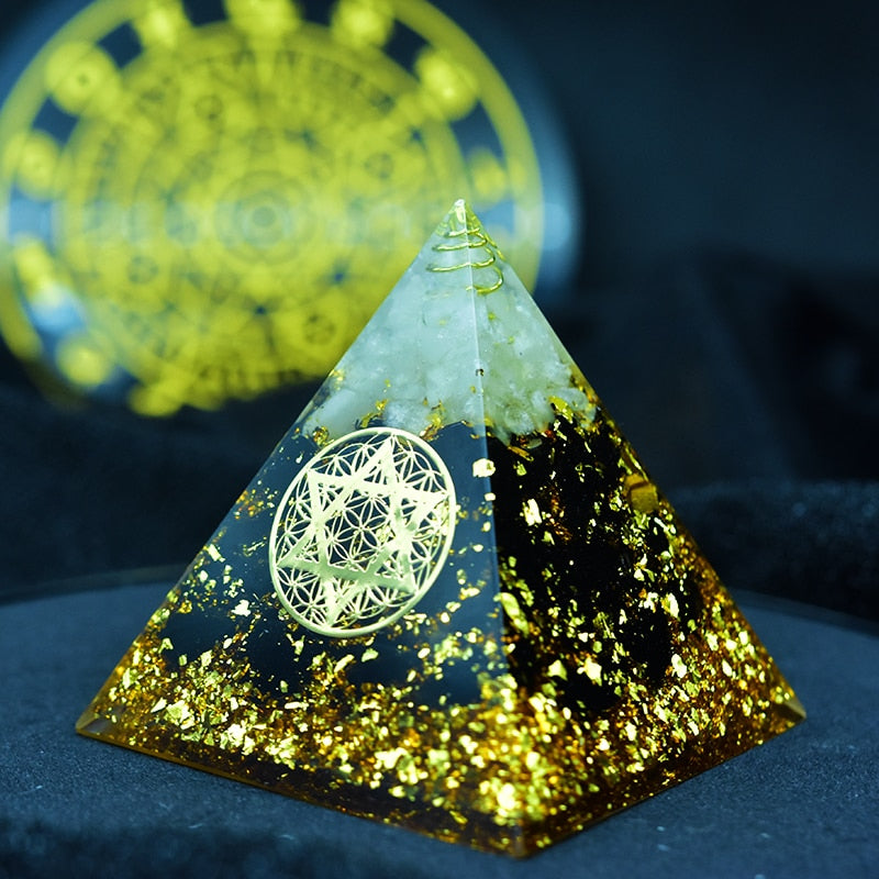 Pyramide d'orgone protectrice d'obsidienne