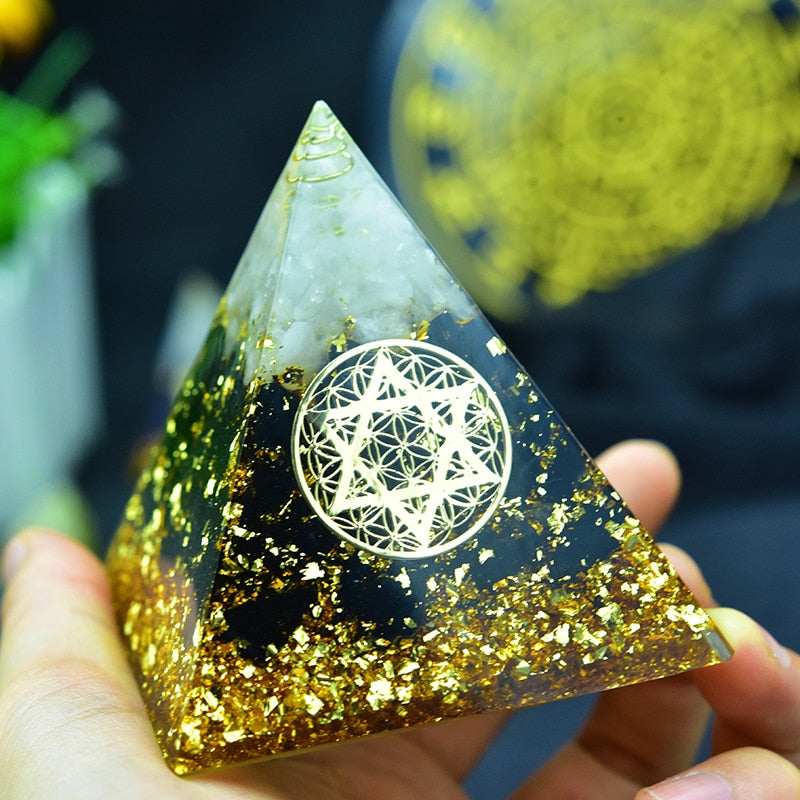 Pyramide d'orgone protectrice d'obsidienne