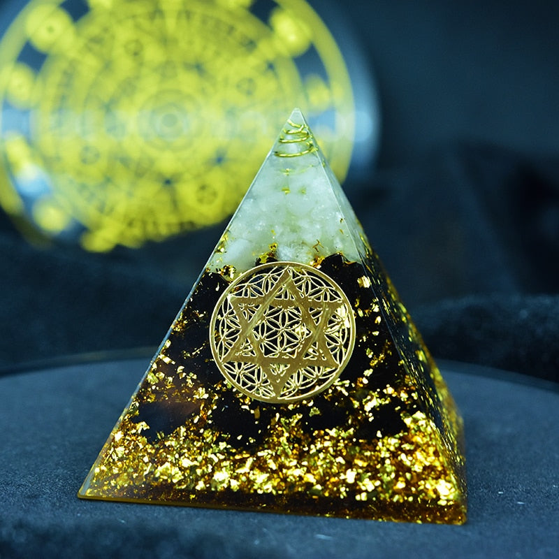 Pyramide d'orgone protectrice d'obsidienne