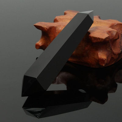 Tour d'obsidienne pour la guérison spirituelle et la clarté