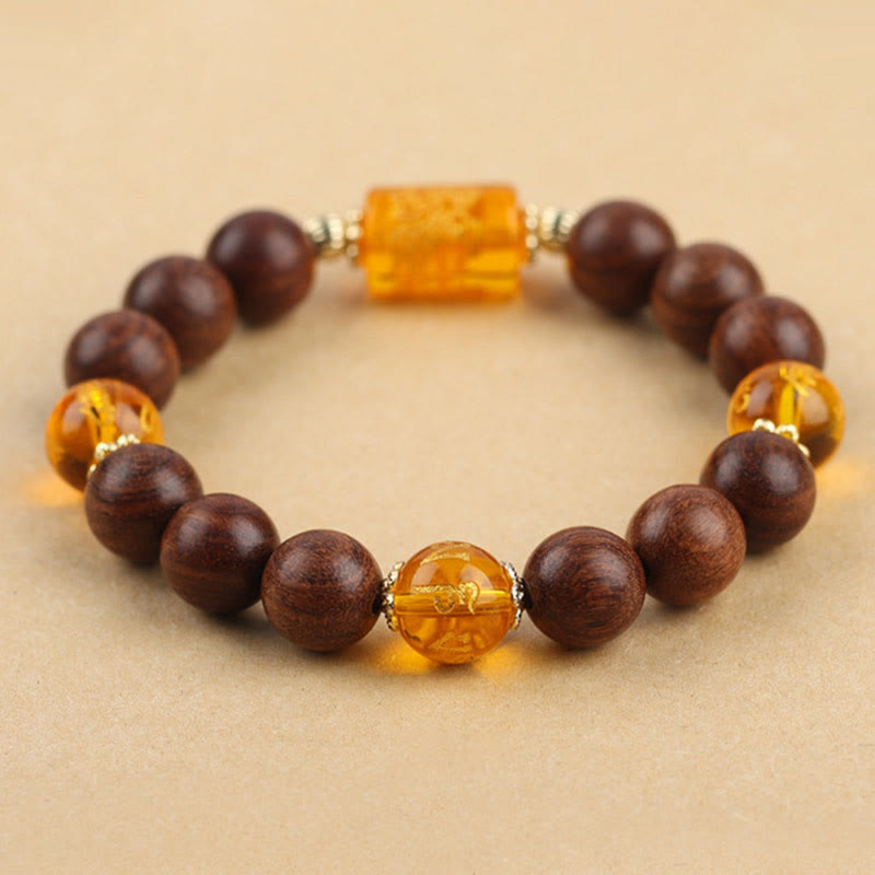 Bracelet Om Mani Padme Hum en bois de Phoebe Zhennan pour la protection spirituelle