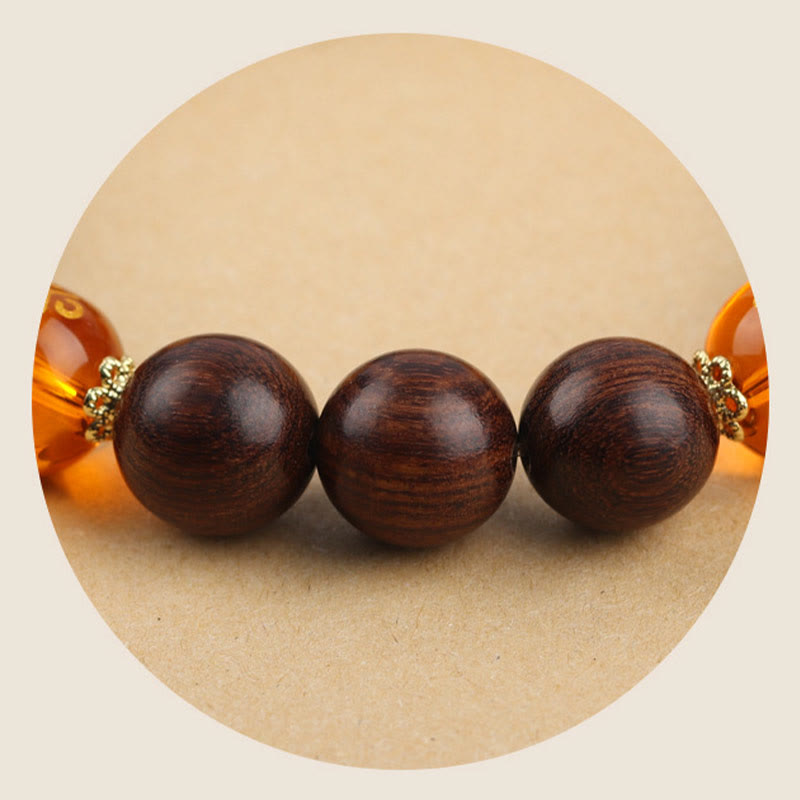 Bracelet Om Mani Padme Hum en bois de Phoebe Zhennan pour la protection spirituelle