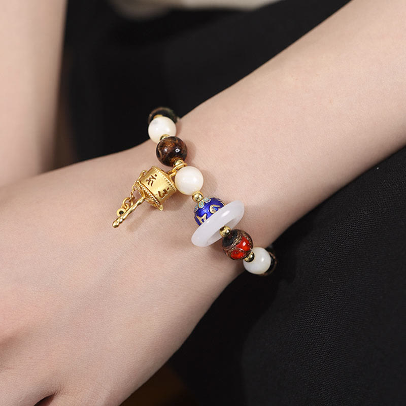 Bracelet Om Mani Padme Hum Om avec Tridacna et pierres de soleil 14-16 cm