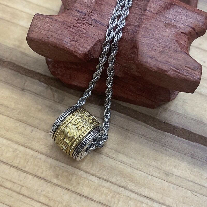 Collier pendentif de protection en cuivre Om Mani Padme Hum