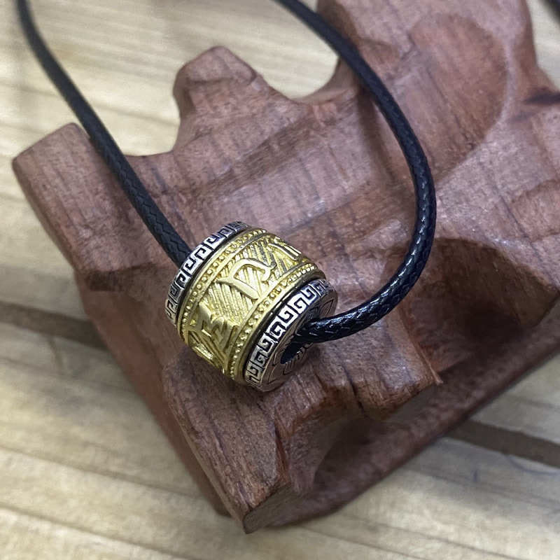 Collier pendentif de protection en cuivre Om Mani Padme Hum