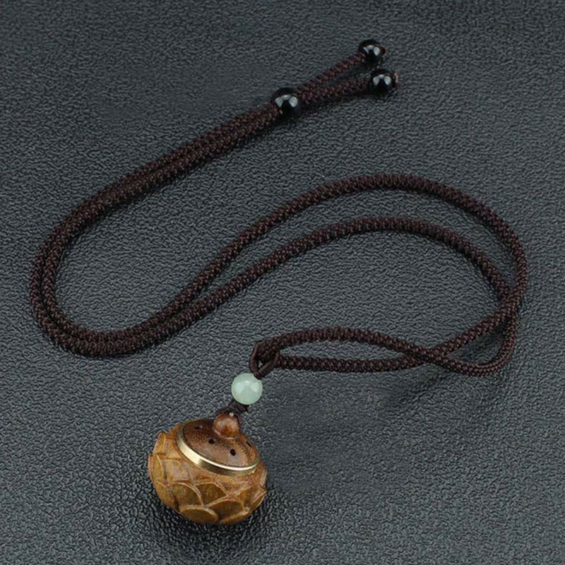 Collier en bois de santal vert Om Mani Padme Hum pour une paix apaisante