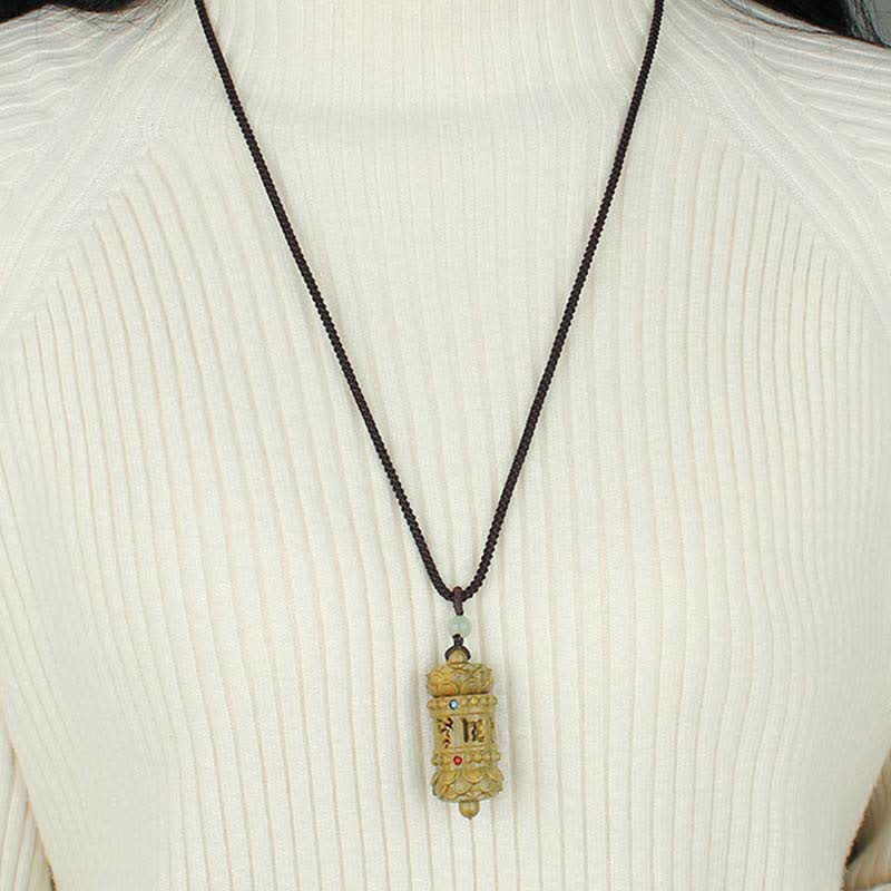 Collier en bois de santal vert Om Mani Padme Hum pour une paix apaisante