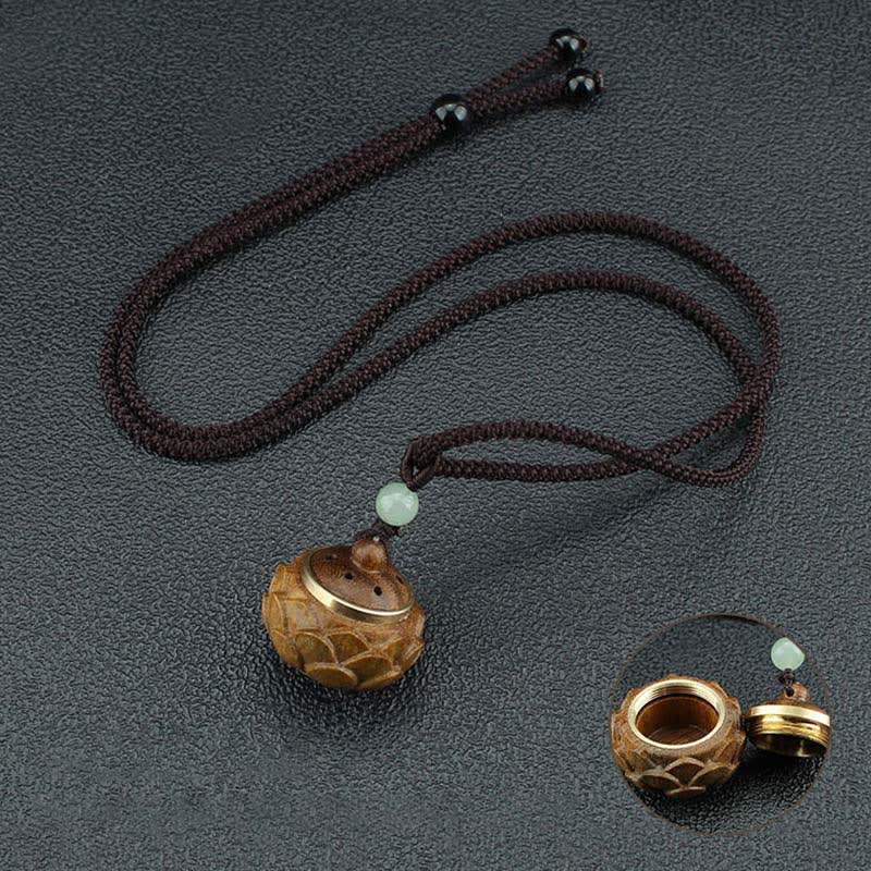 Collier en bois de santal vert Om Mani Padme Hum pour une paix apaisante