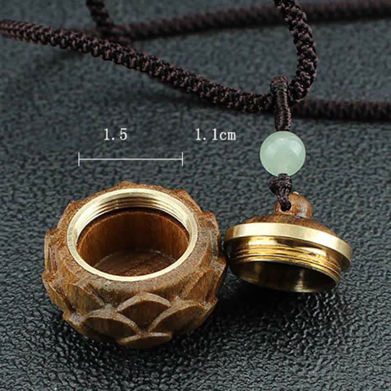 Collier en bois de santal vert Om Mani Padme Hum pour une paix apaisante