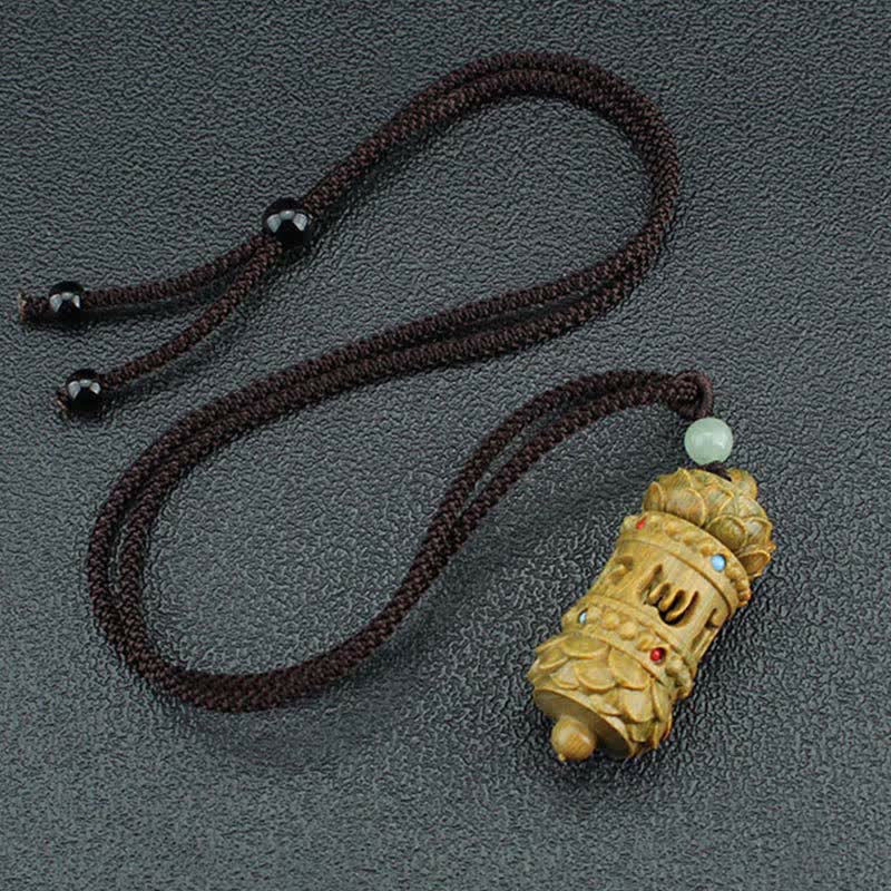 Collier en bois de santal vert Om Mani Padme Hum pour une paix apaisante