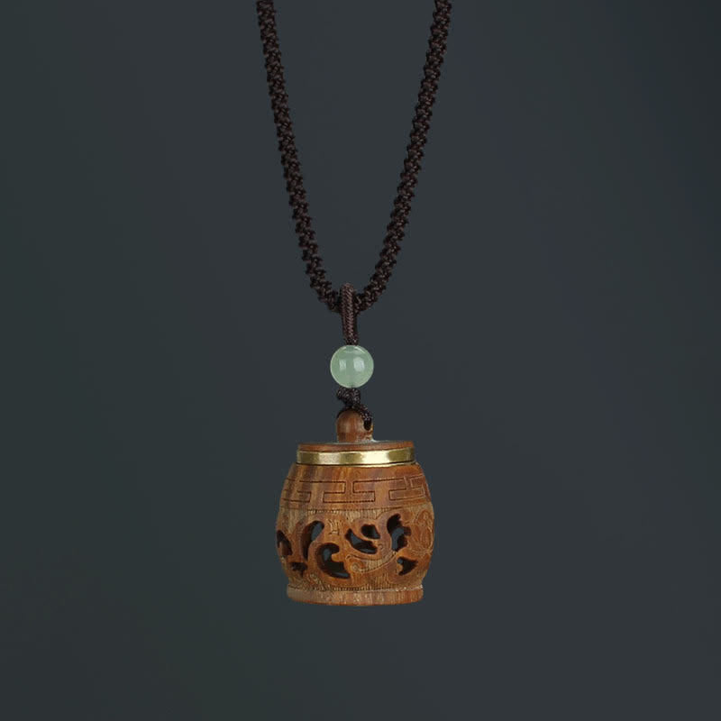 Collier en bois de santal vert Om Mani Padme Hum pour une paix apaisante