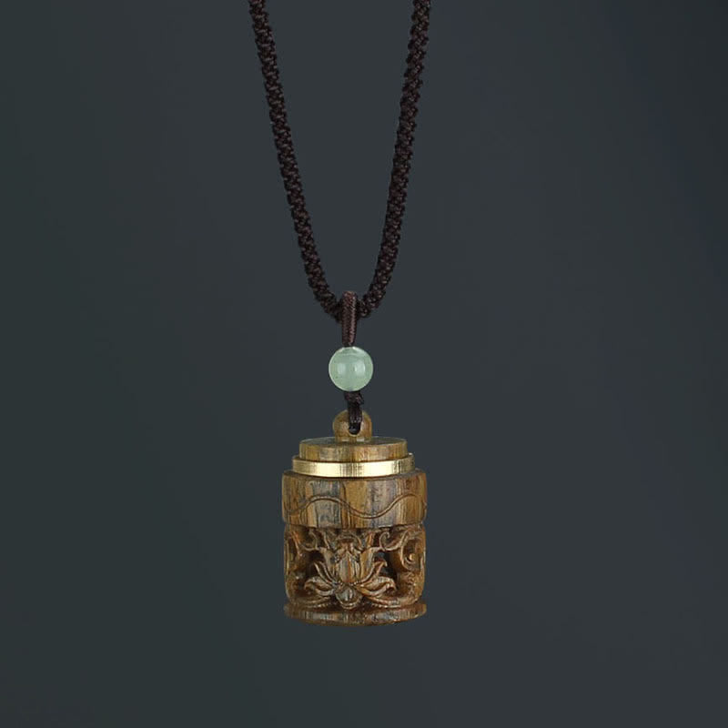 Collier en bois de santal vert Om Mani Padme Hum pour une paix apaisante