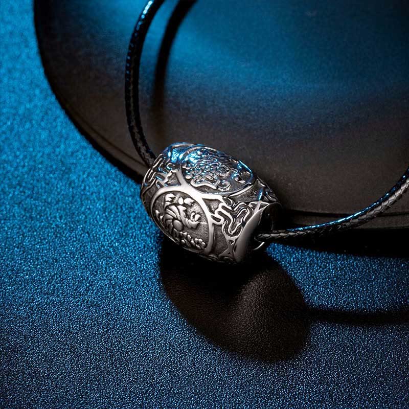 Collier Om Mani Padme Hum | Pendentif Sagesse en acier titane