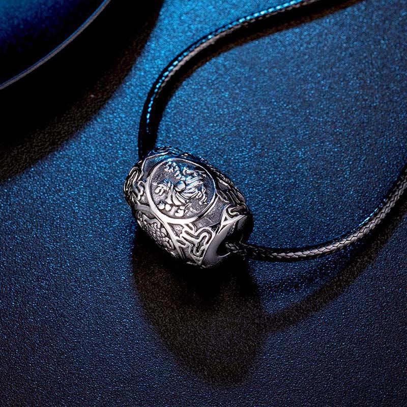 Collier Om Mani Padme Hum | Pendentif Sagesse en acier titane
