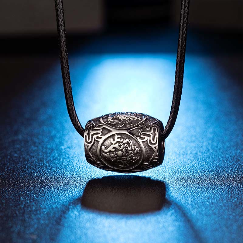 Collier Om Mani Padme Hum | Pendentif Sagesse en acier titane