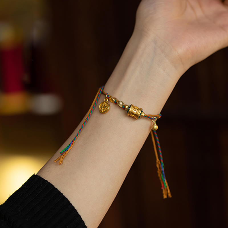 Bracelet en fil rouge Om Mani Padme Hum pour la protection et la force