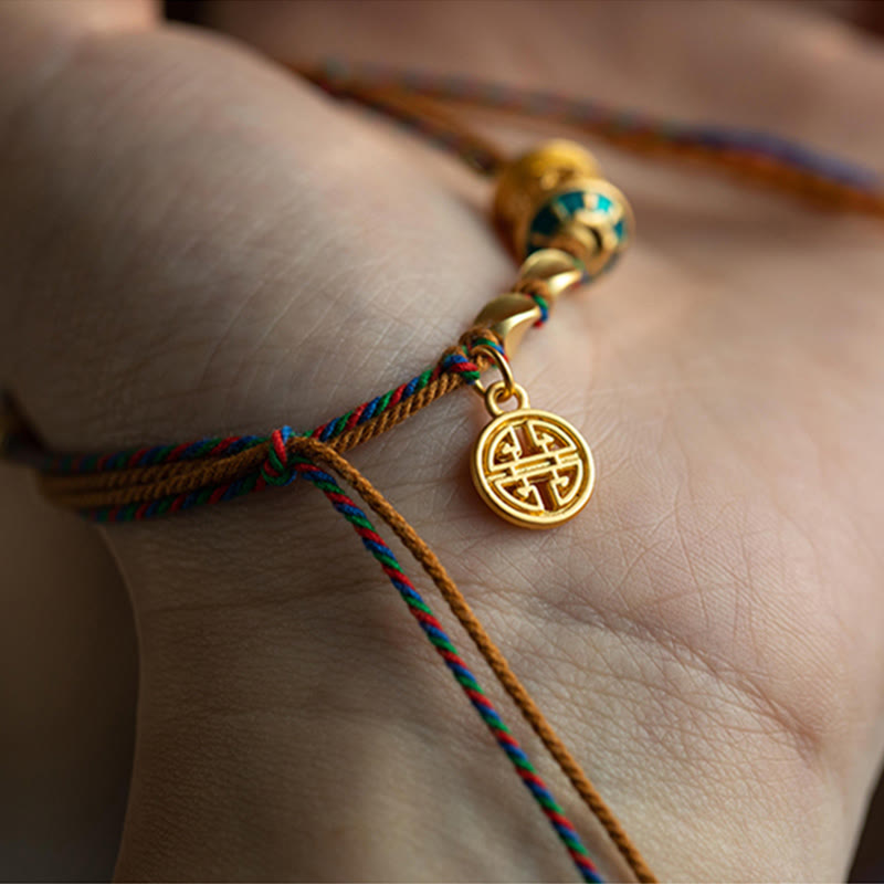 Bracelet en fil rouge Om Mani Padme Hum pour la protection et la force