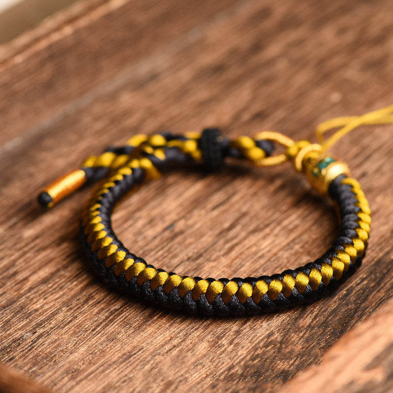 Bracelet en corde noire et or tibétain Om Mani Padme Hum