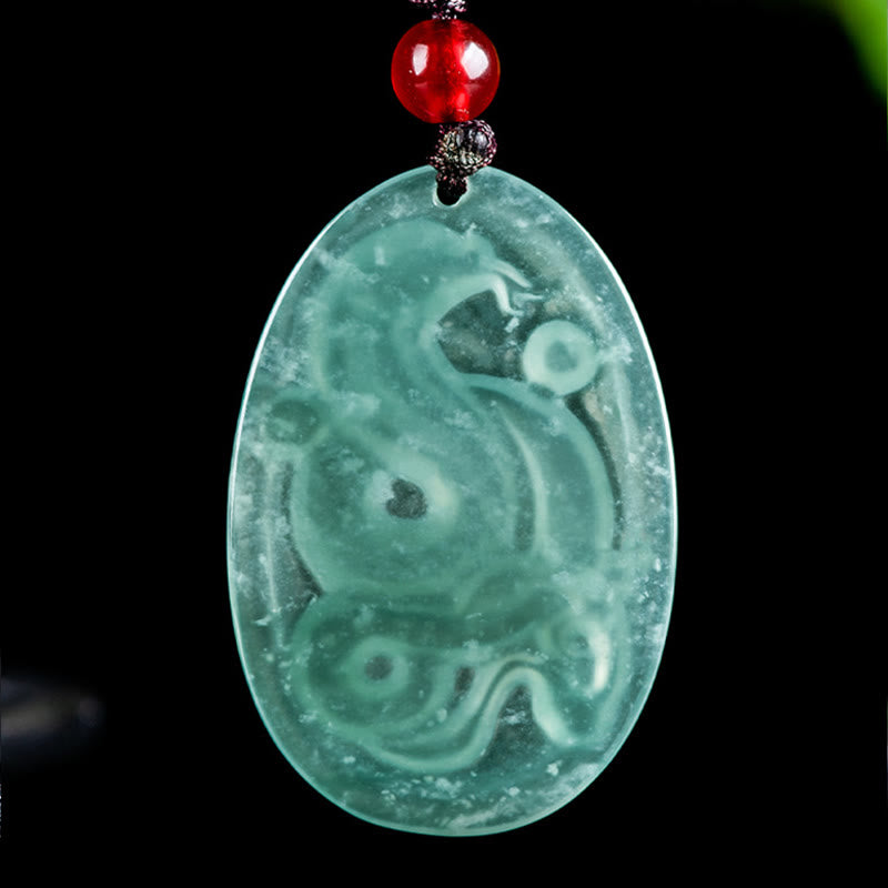 Collier pendentif serpent en jade ovale pour la chance et la protection