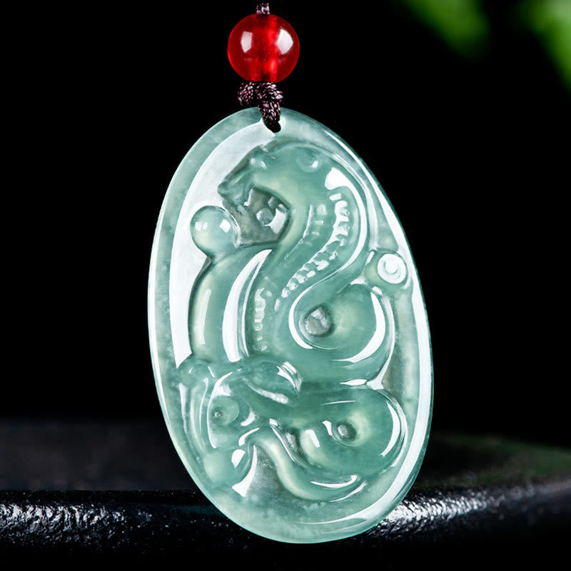 Collier pendentif serpent en jade ovale pour la chance et la protection