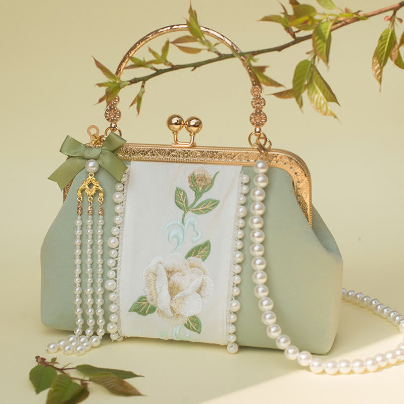 Sac bandoulière vert pâle brodé de fleurs avec pendentif en perles