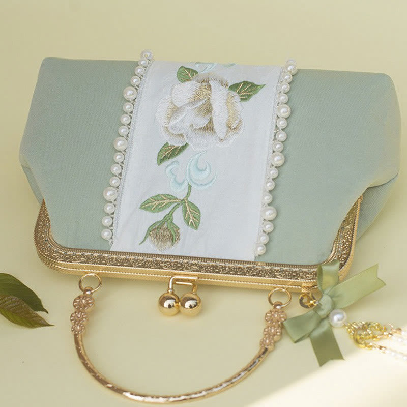 Sac bandoulière vert pâle brodé de fleurs avec pendentif en perles