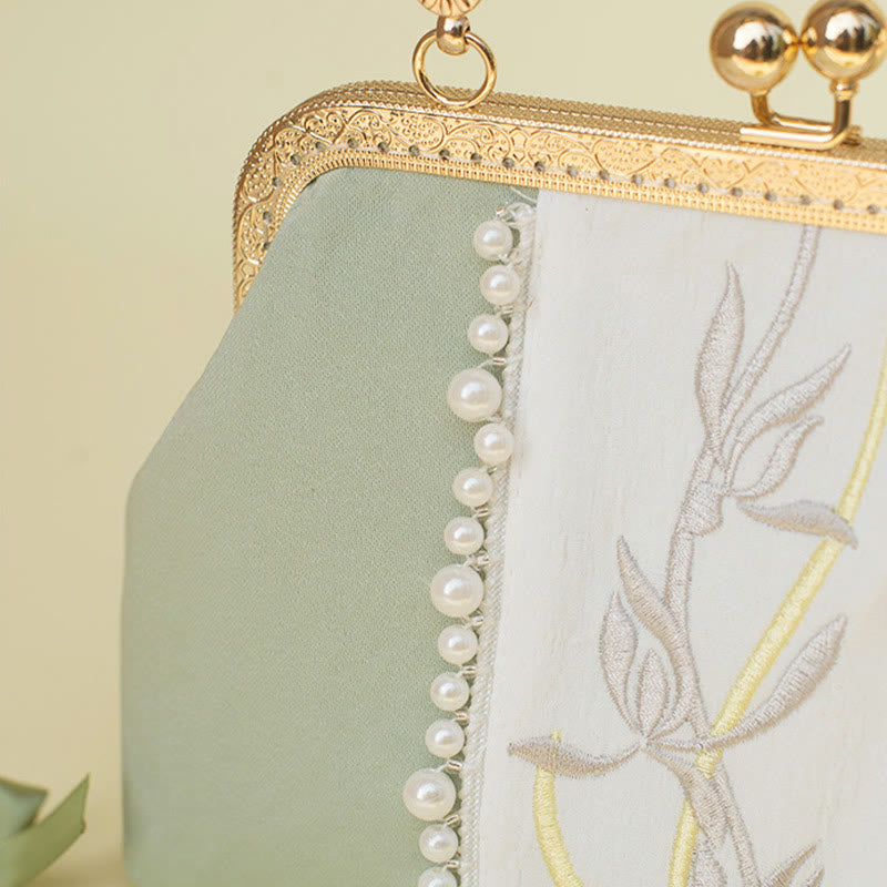 Sac bandoulière vert pâle brodé de fleurs avec pendentif en perles