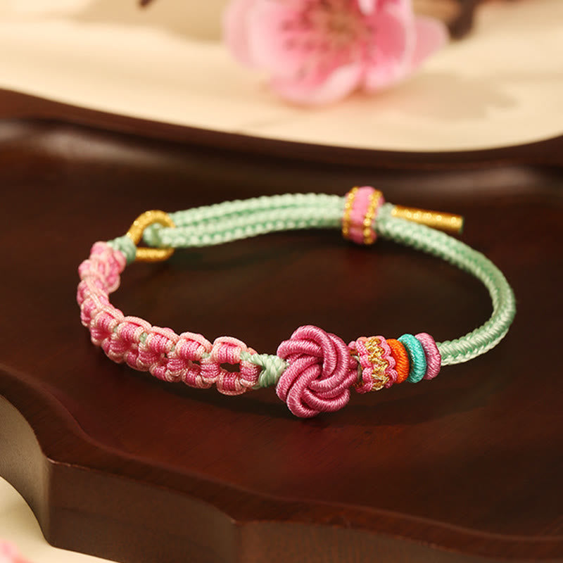Bracelet en fil rouge avec nœud en fleur de pêcher pour la protection et l'amour