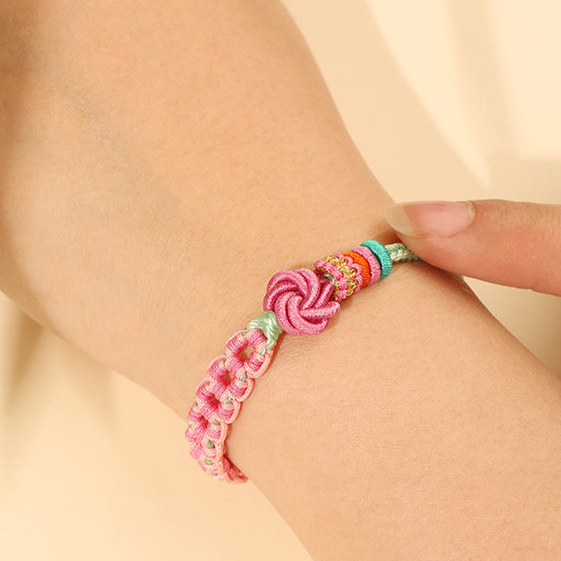 Bracelet en fil rouge avec nœud en fleur de pêcher pour la protection et l'amour
