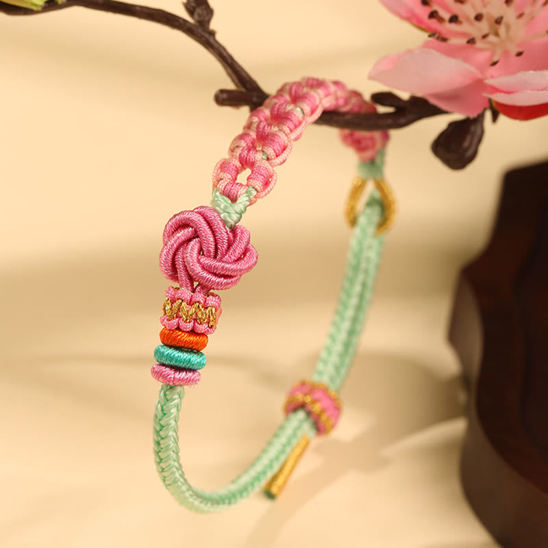 Bracelet en fil rouge avec nœud en fleur de pêcher pour la protection et l'amour