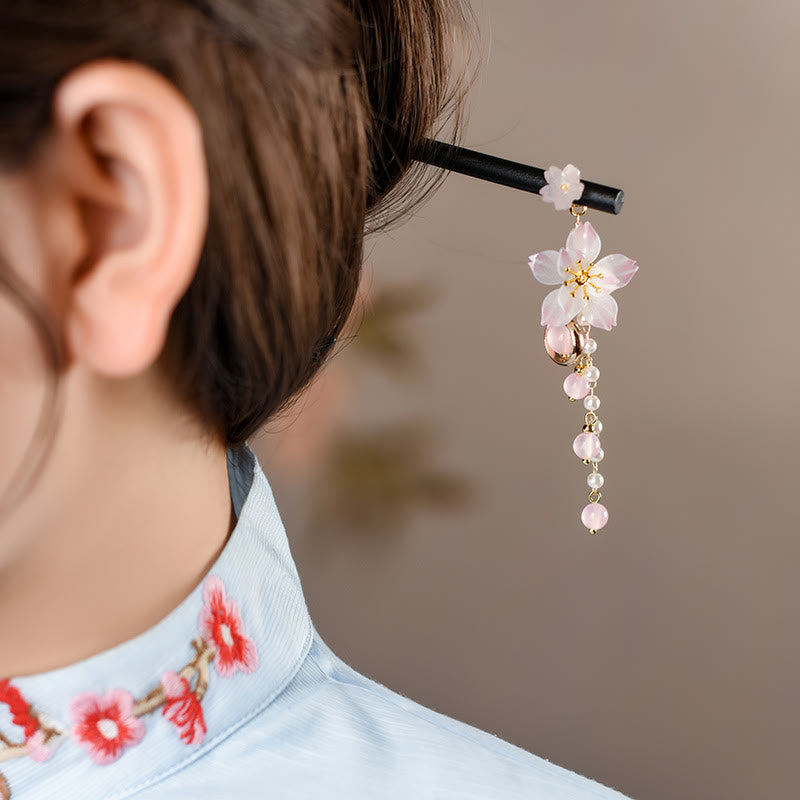 Épingle à cheveux chinoise en bois avec pompon en fleur de poirier