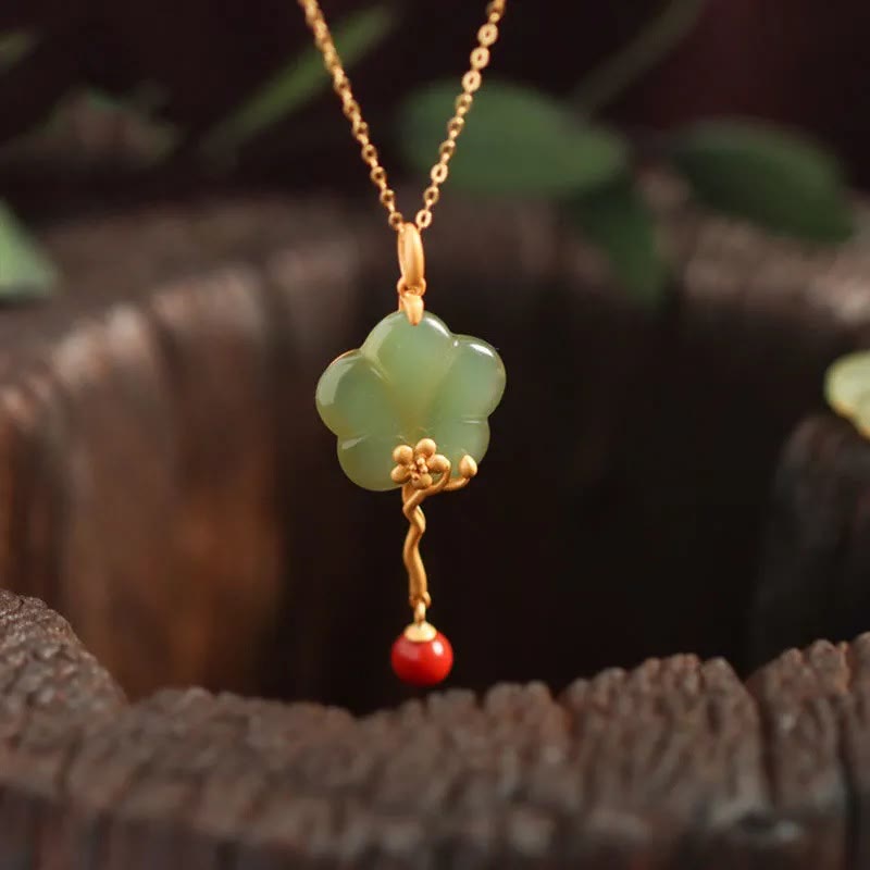 Collier de jade de prospérité avec agate rouge | Fleur de prunier vintage