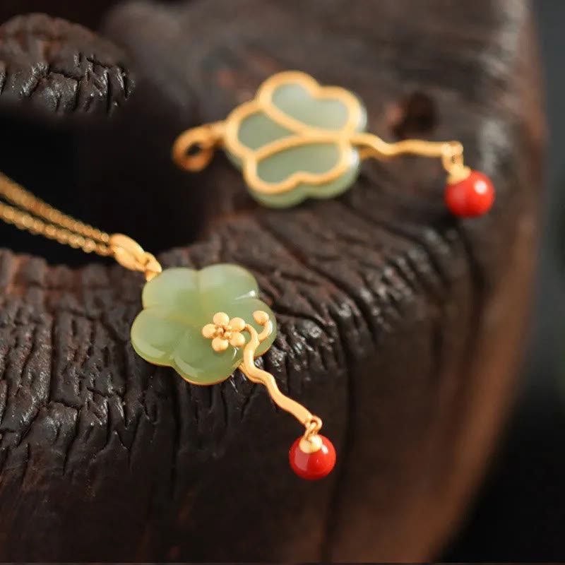 Collier de jade de prospérité avec agate rouge | Fleur de prunier vintage