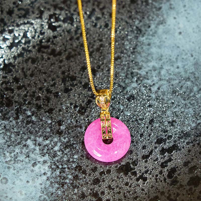 Collier en jade violet avec boucle de paix pour le bonheur et le calme